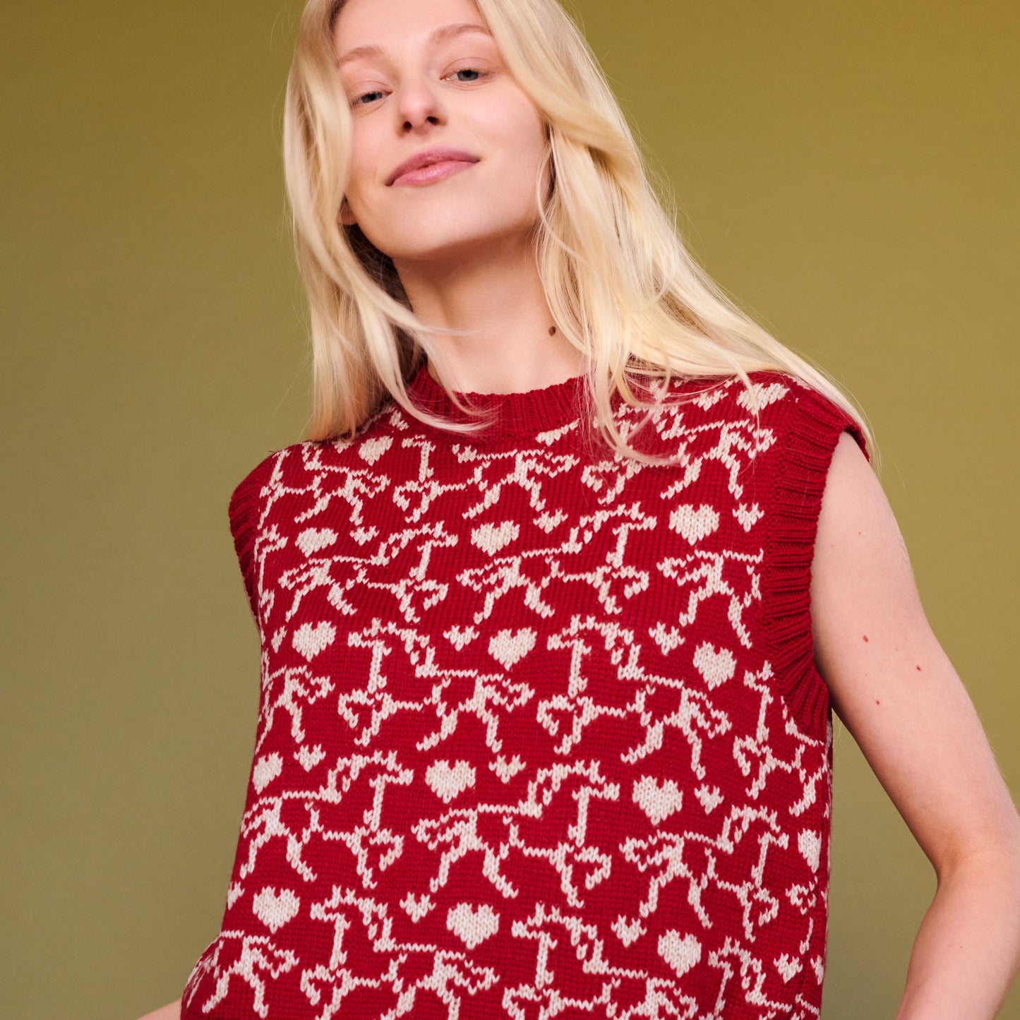 Gallop Jaquard Vest in Red